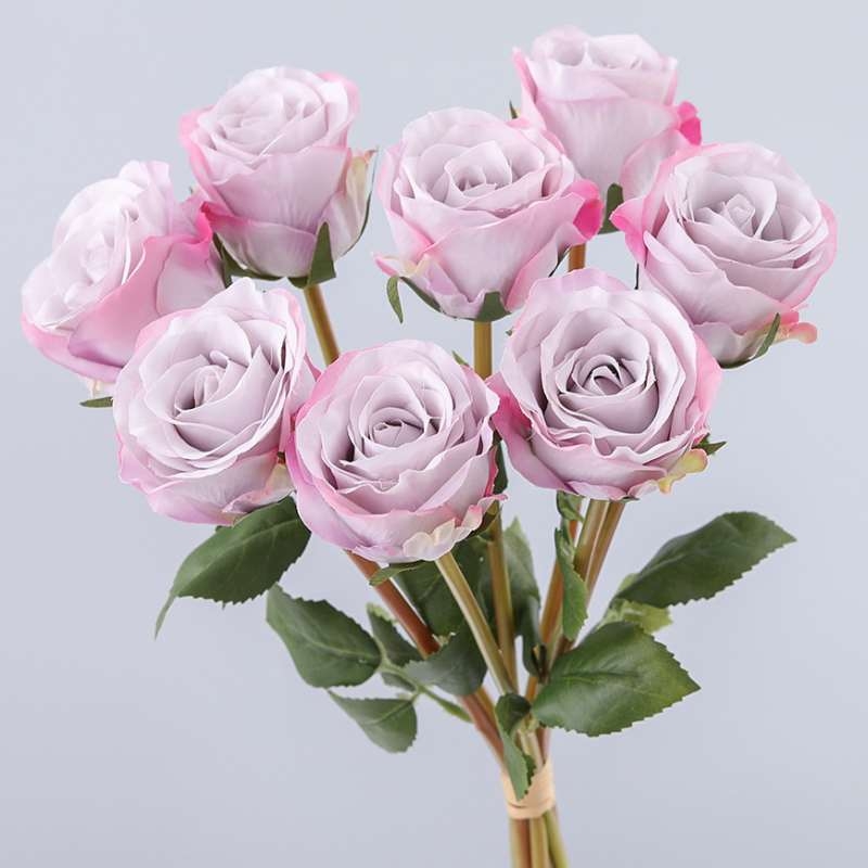 Artificial silk bouquet containing 8 roses