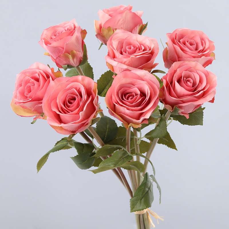 Artificial silk bouquet containing 8 roses