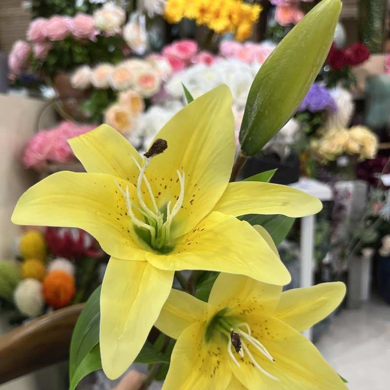 Wholesale of artificial lilies