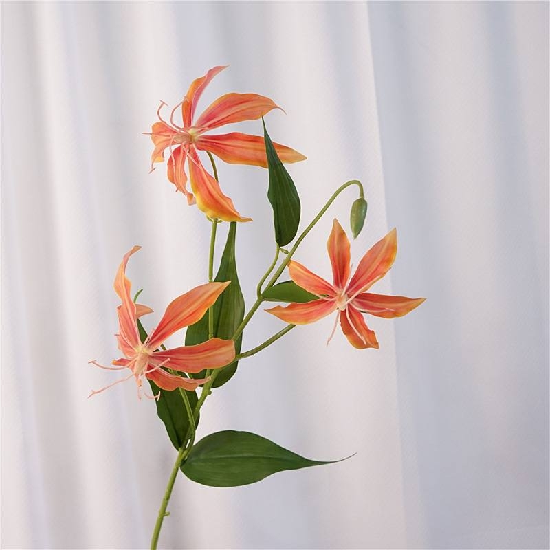 Artificial lilies with a realistic feel