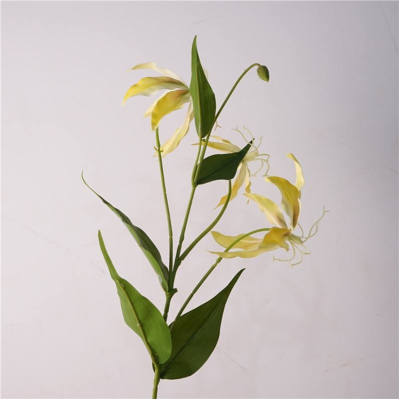 Artificial lilies with a realistic feel