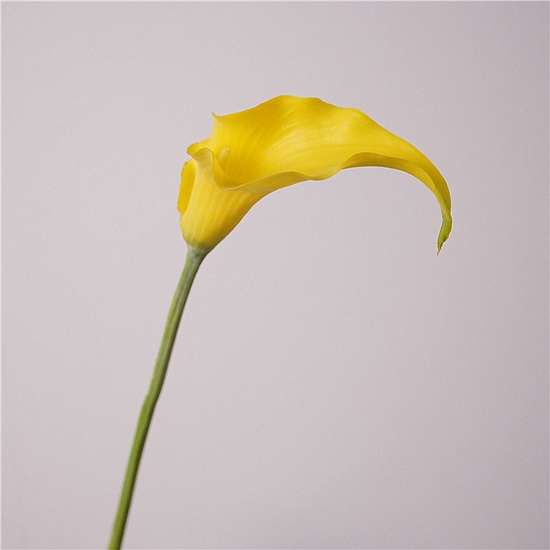 Artificial Dutch calla lilies