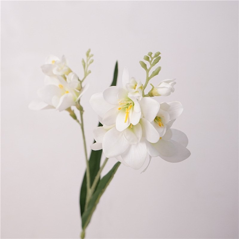 Moisturizing artificial freesia