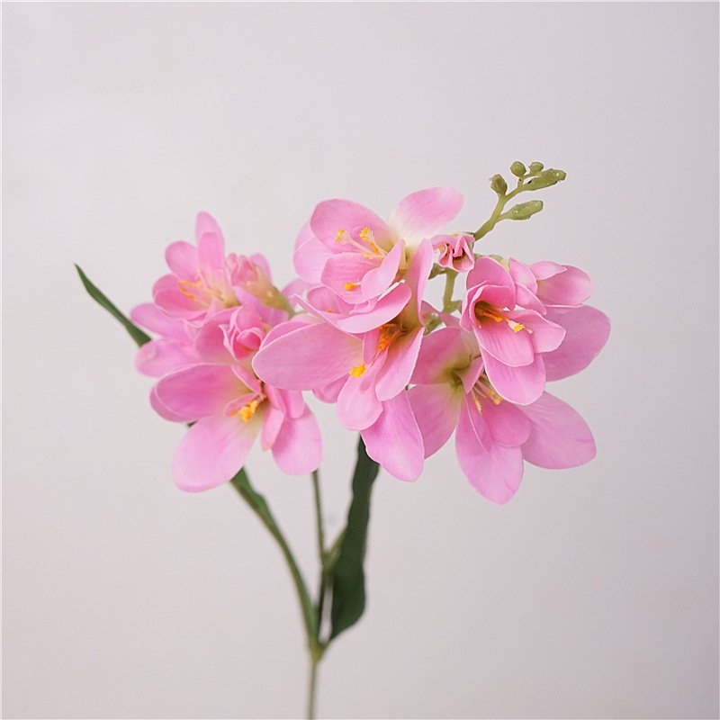 Moisturizing artificial freesia
