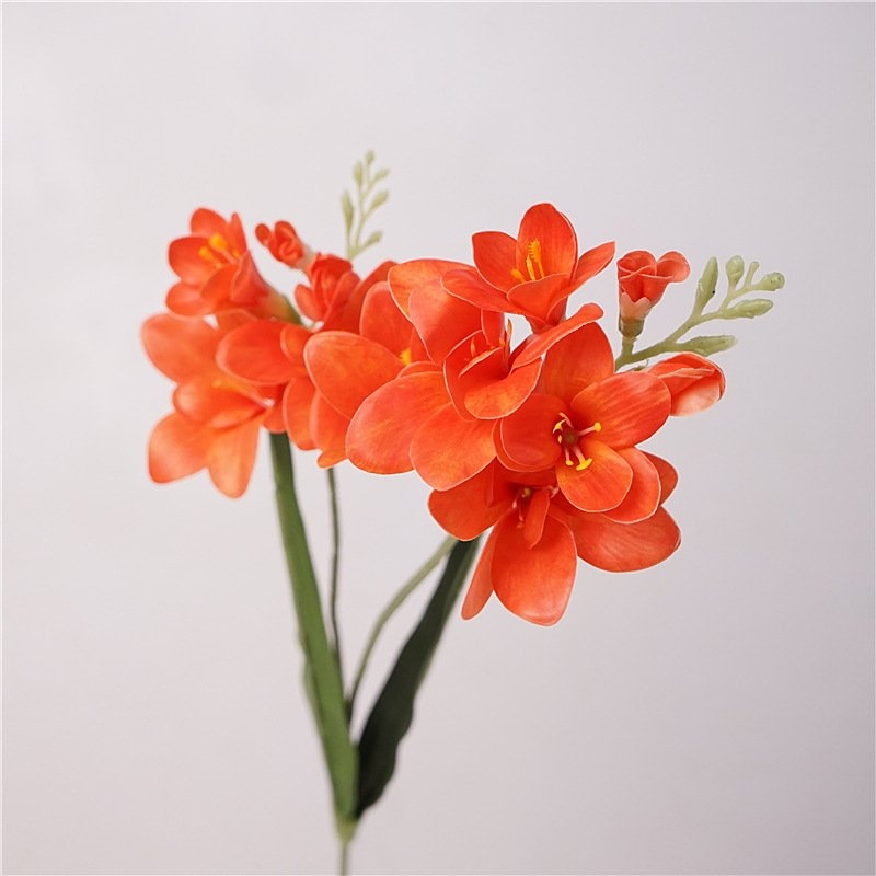 Moisturizing artificial freesia