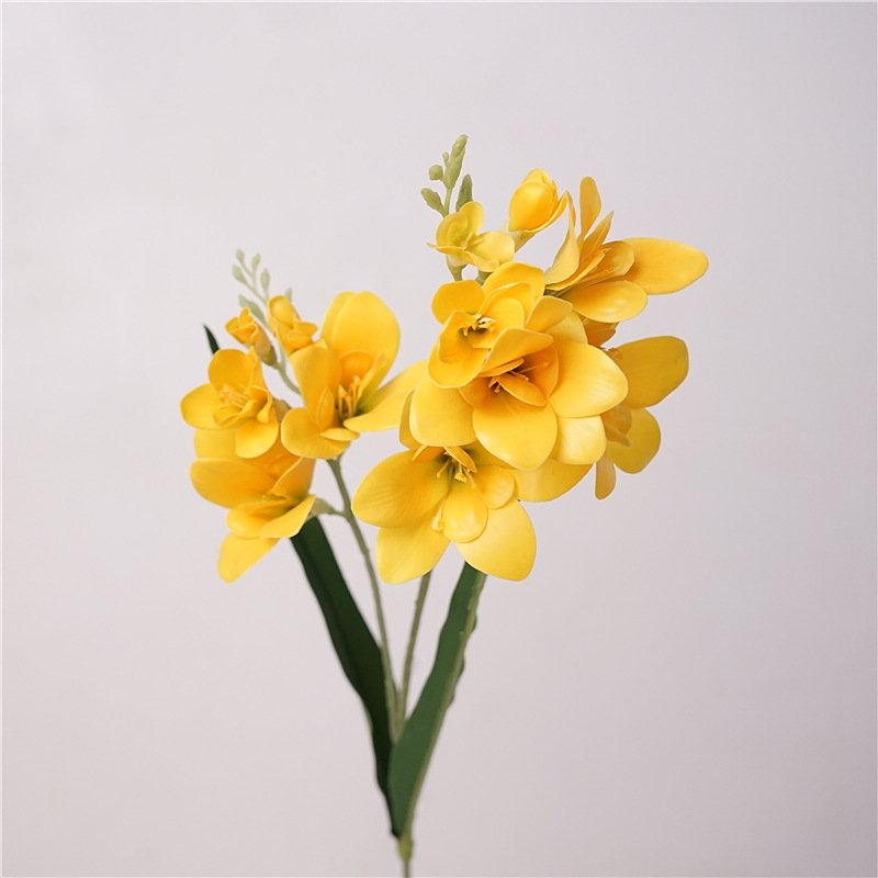 Moisturizing artificial freesia