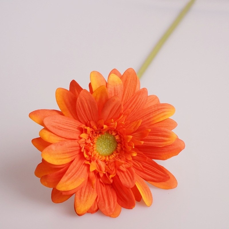 Hand-feeling moisturizing simulated gerbera
