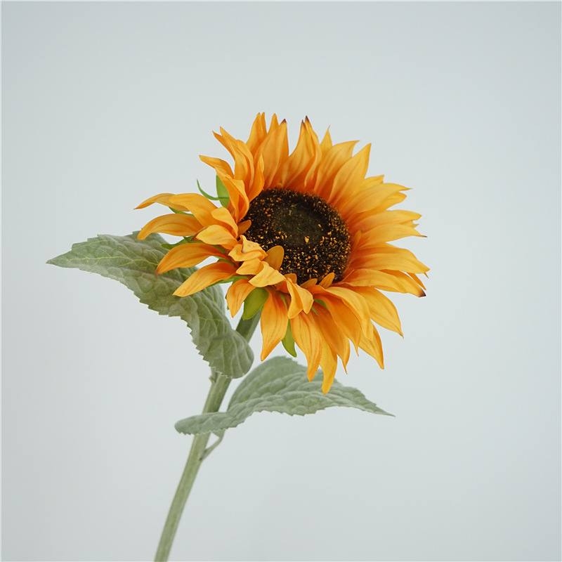 Moisturizing artificial sunflower