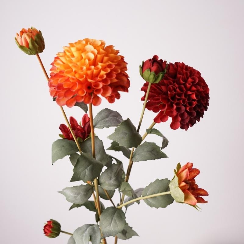 Simulated silk dahlia