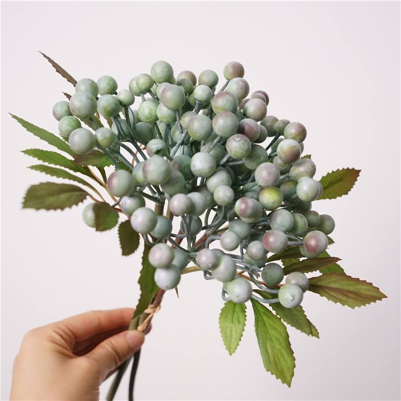 Artificial  berry and leaf bundle