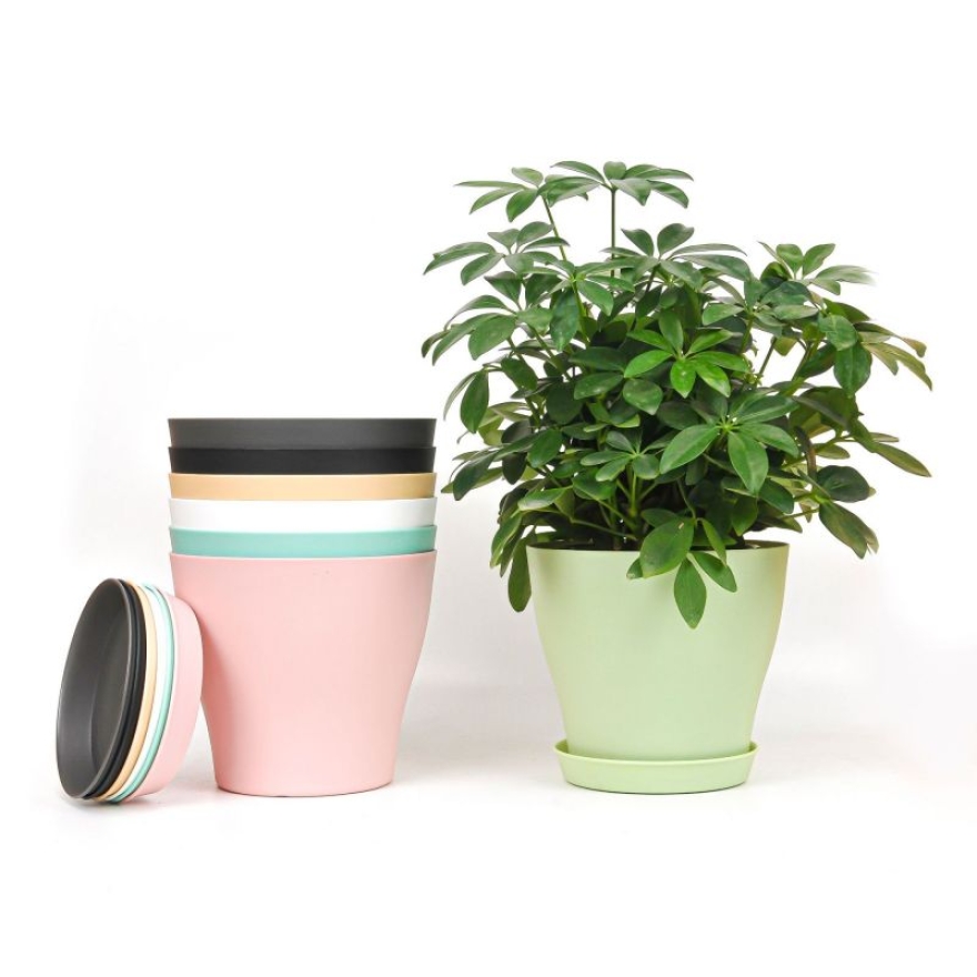 Simple plastic planting pots