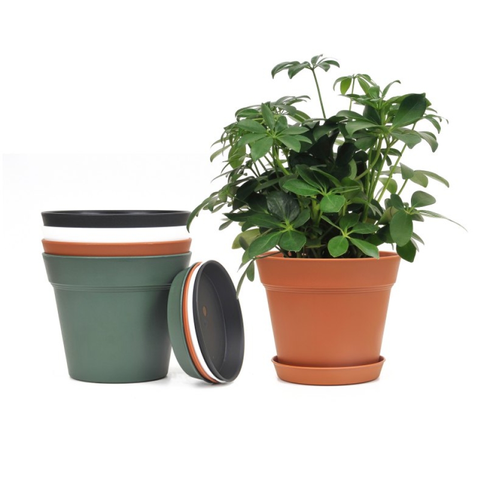 6.5-inch and 7.5-inch plastic flower pot
